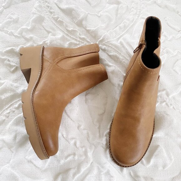 Naturalizer Women's Cade Lug Sole Ankle Boot Size 7.5 New - Picture 2 of 9